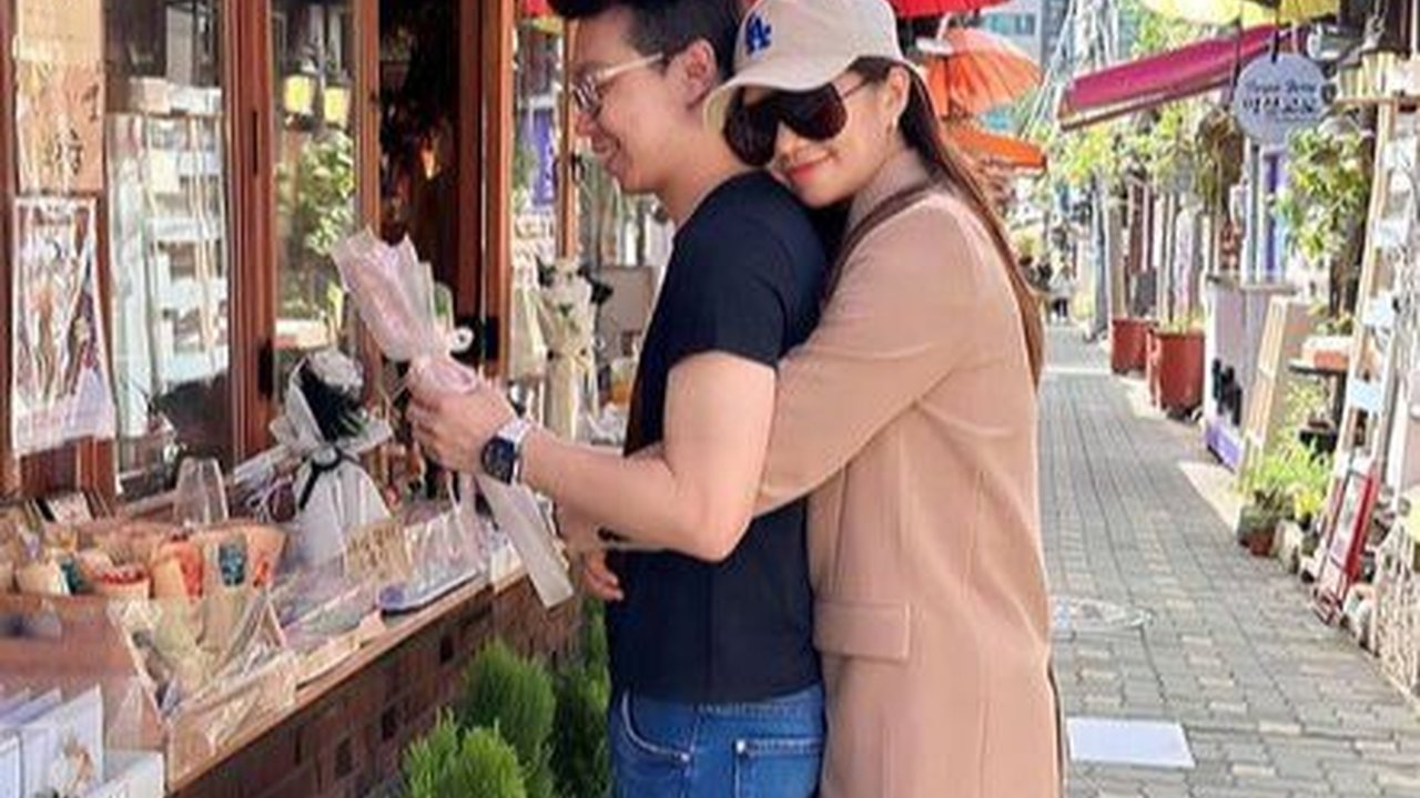 7 Foto Mesra dr. Richard Lee dan Istri Liburan Ke Luar Negeri, Bergaya Ala Kisah Cinta Drakor
