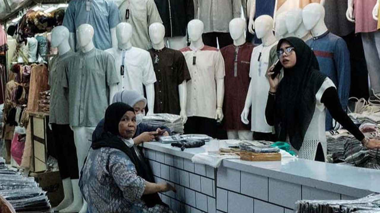 FOTO: Begini Suasana Pasar Tanah Abang Usai TikTok Shop Resmi Dilarang Berjualan