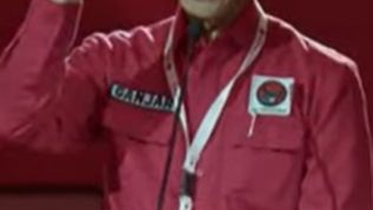 Begini Raut Wajah Jokowi saat Disapa Ganjar sebagai Mentor dari Atas Panggung PDIP