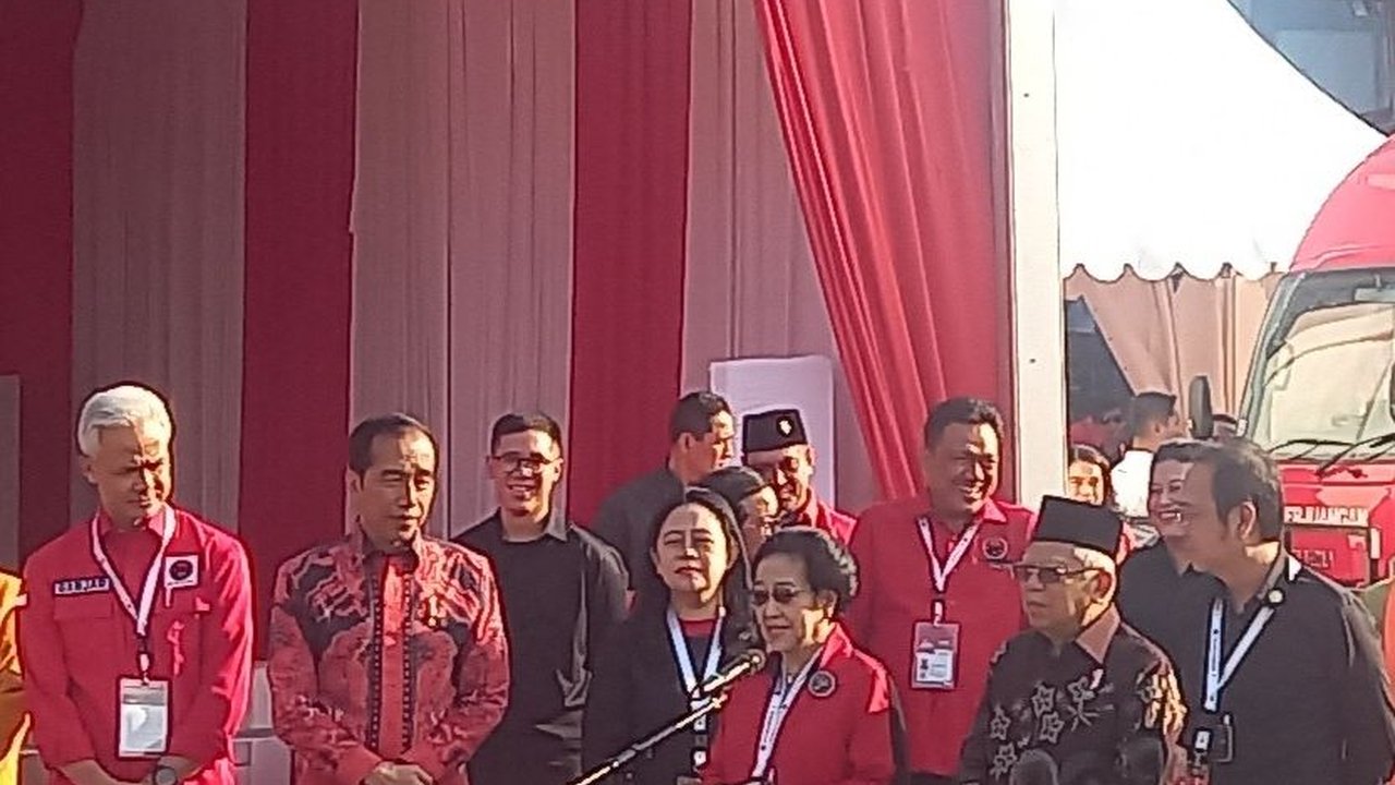 Bisik-Bisik Jokowi ke Bacapres Ganjar Pranowo saat Rakernas PDIP, Ini Isinya