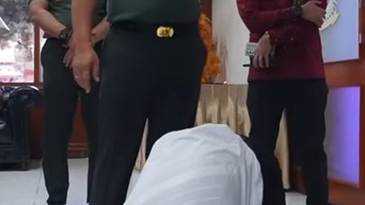 Kenang Wasiat Ayah, Raffi Atqiyah Menangis Cium Tangan Jenderal Dudung usai Diluluskan jadi Bintara TNI Tanpa Tes