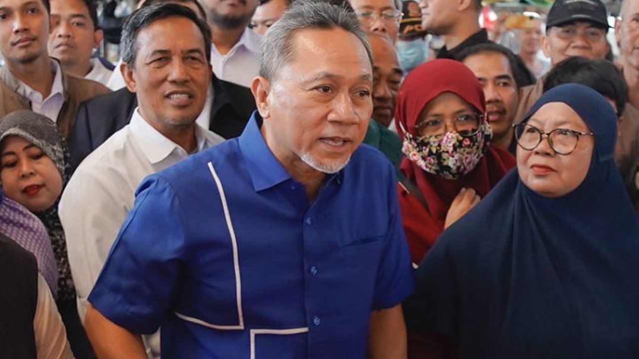 Kunjungi Pasar di Pontianak, Mendag Zulkifli Hasan Ungkap Stok Bapok Stabil dan Harga Cenderung Turun