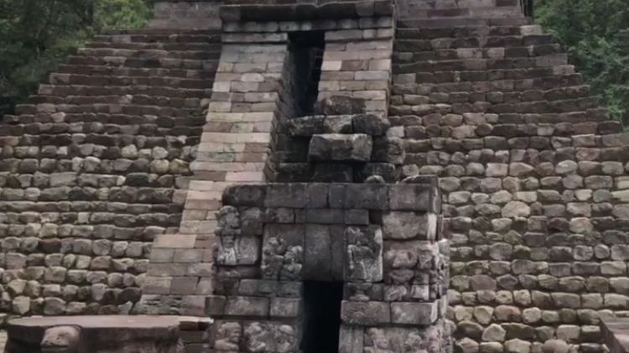 Mengenal Candi Sukuh yang Unik, Mirip Piramida Inca dan Berhias Relief Alat Vital