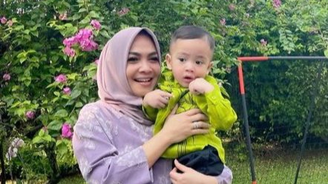 Disebut Tajir Melintir, Inilah Sumber Kekayaan Milik Rieta Amilia