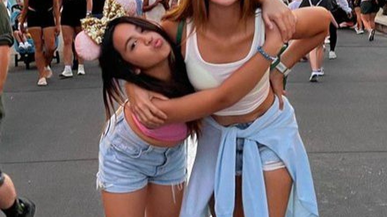 Jelang SMP, 8 Foto Cantik Mikhayla Bakrie yang Saingi Sang Mama