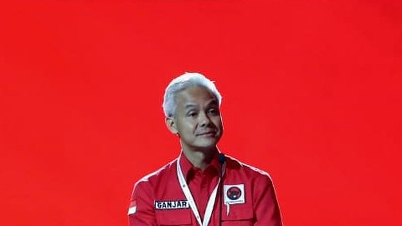 Ganjar Ungkap Pesan Lengkap Jokowi saat Bisik-Bisik di Rakernas PDIP