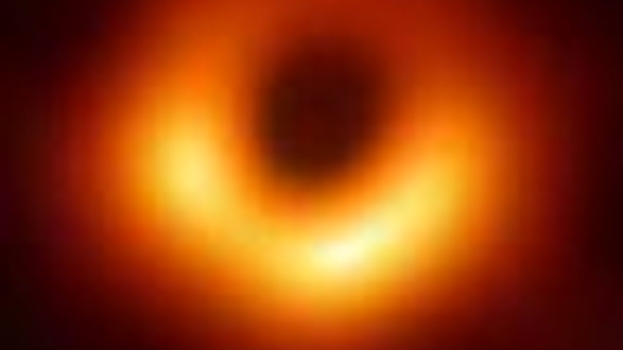 Ilmuwan Ini Pastikan Lubang Hitam di Luar Angkasa Berputar