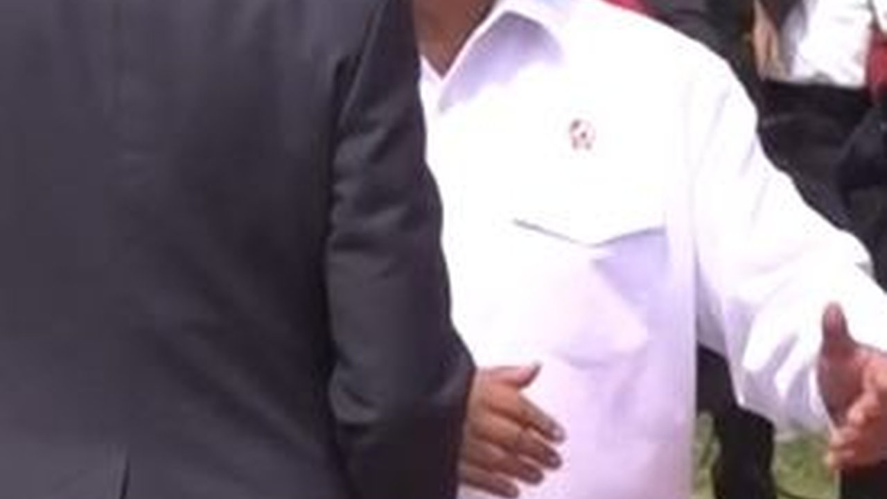 Survei Indikator: Publik Tak Yakini Ada Arahan Jokowi terkait Golkar-PAN Dukung Prabowo