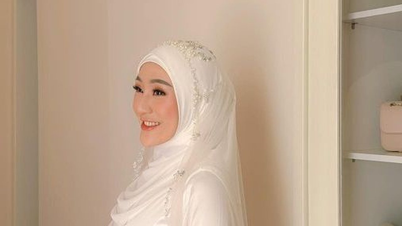 10 Potret Cantik Larissa Chou di Momen Pernikahan dengan Ikram Rosadi, Penampilannya Curi Perhatian