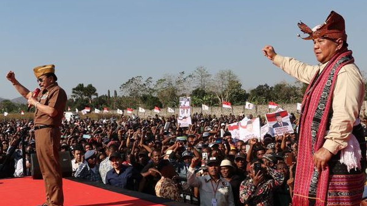 Hendropriyono Nyanyi ‘Simpul Kesetiaan dengan Prabowo’ Saat Deklarasi Dukungan di NTT