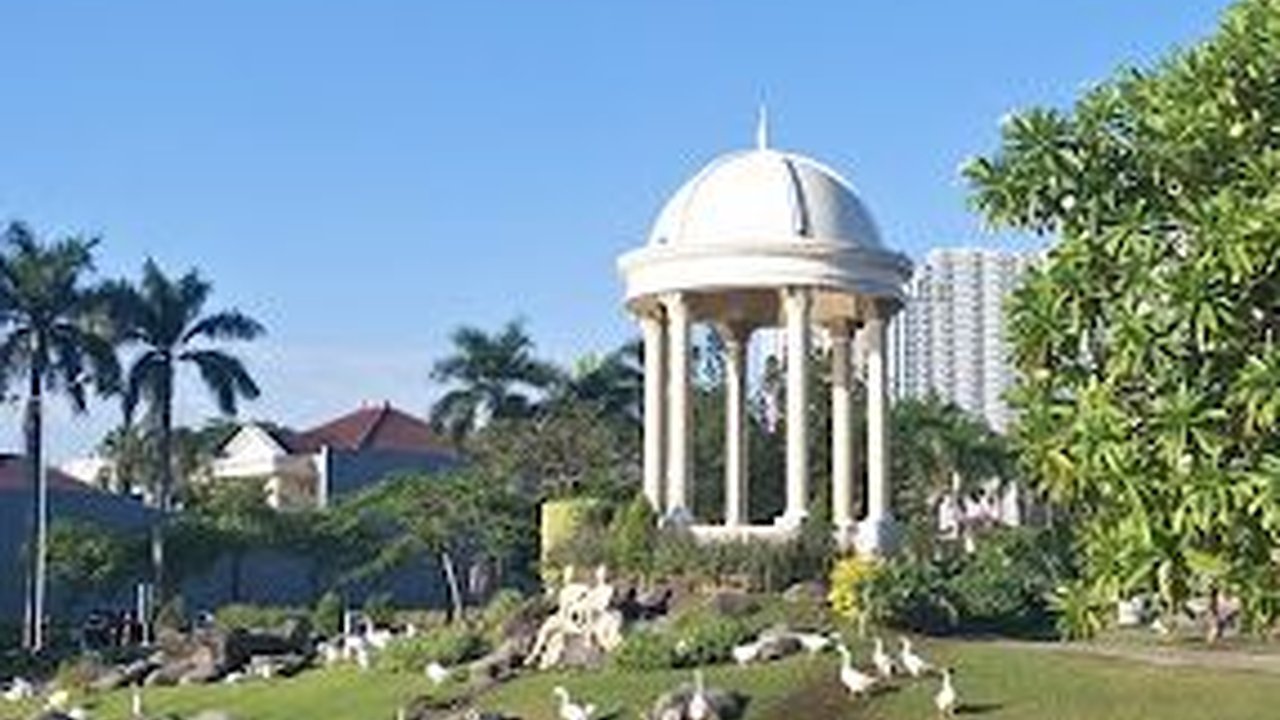 Mengunjungi Taman Angsa Surabaya, Banyak Bangunan Khas Romawi Serasa di Eropa