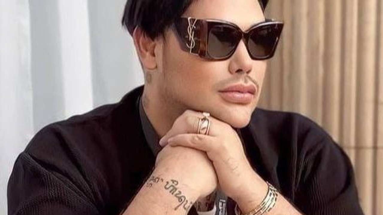 Kumpulan Karya Fesyen Ivan Gunawan yang Mendunia, Terbaru Rilis Koleksi 'Maharani' di Paris