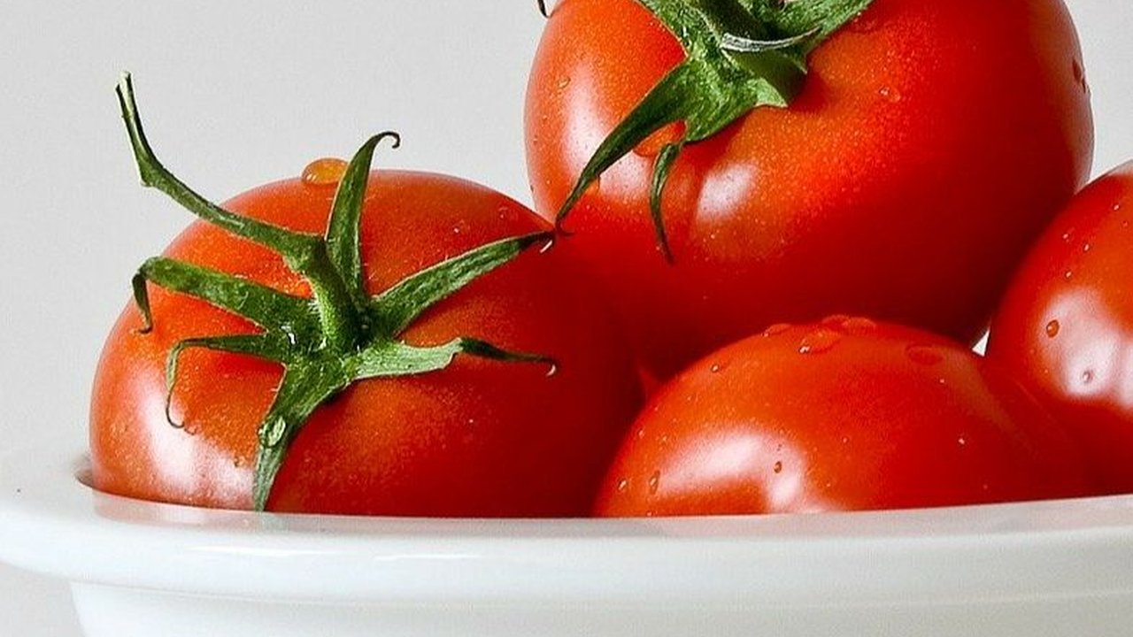 10 Manfaat Tomat untuk Kesehatan Tubuh, Menyehatkan Kulit hingga Menurunkan Risiko Kanker
