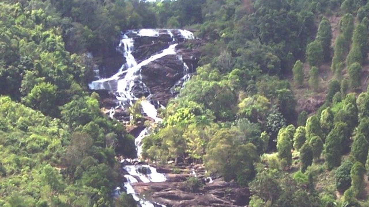 Menikmati Keindahan Air Terjun Temburun, Ada 7 Tingkatan dan Debit Air Tak Pernah Berkurang