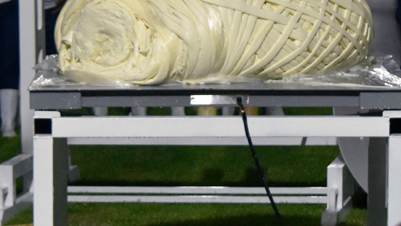 FOTO: Wujud Bola Keju Terbesar Dunia Seberat 558 kilogram Pecahkan Guinness World Records