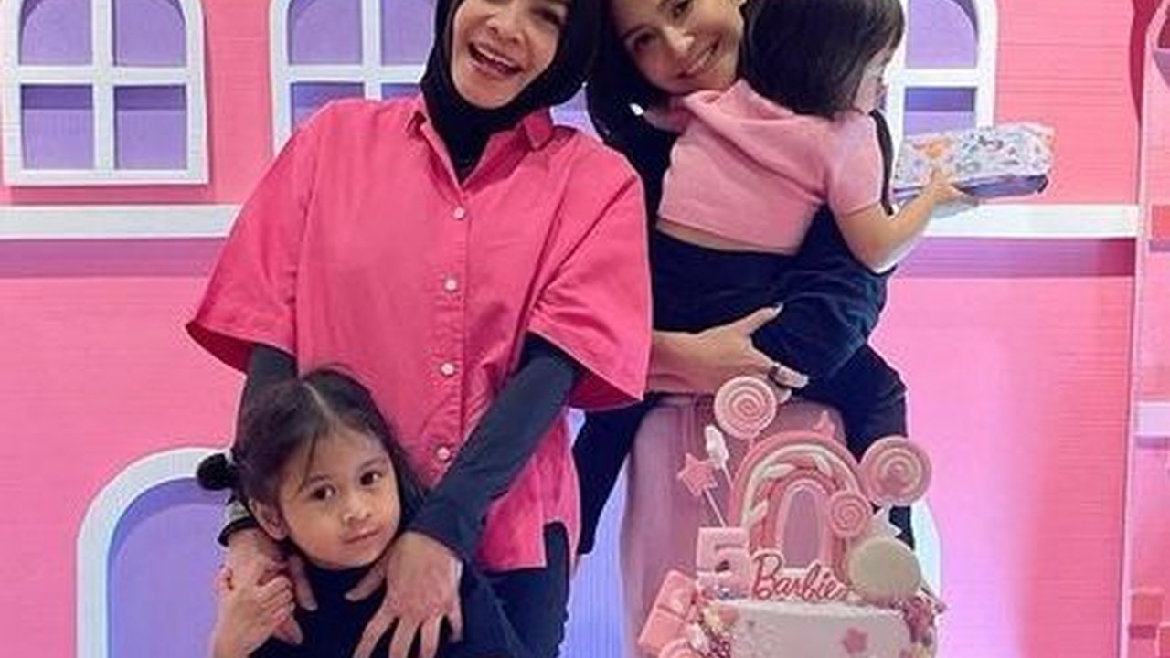 8 Foto Ulang Tahun Ansara Ke-5 Bertema Barbie, Dirayakan Bersama Keluarga