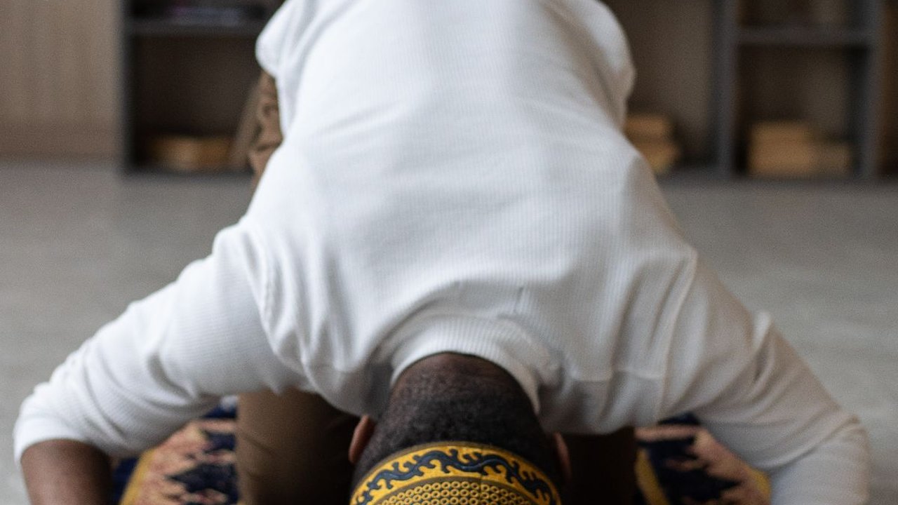 Bacaan Doa Sujud, Lengkap Beserta Arti dan Keutamaannya