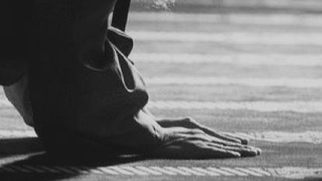 Bacaan Doa Sholat Hajat Lengkap dengan Niat dan Tata Caranya