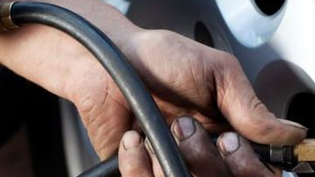 Tips Otomotif: Segala Hal tentang Perawatan Ban Mobil Kesayangan Anda