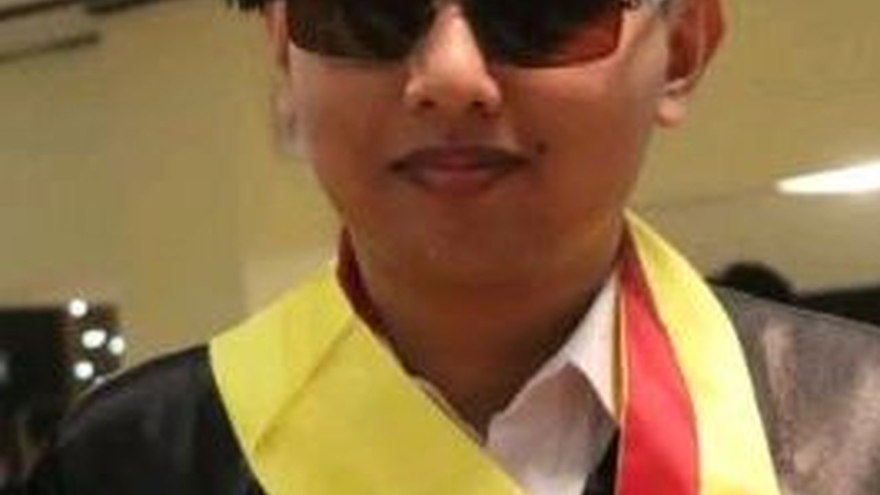 Kisah Inspiratif Mahasiswa Tunanetra UGM Lulus Sarjana Hukum, Dapat Predikat Cumlaude