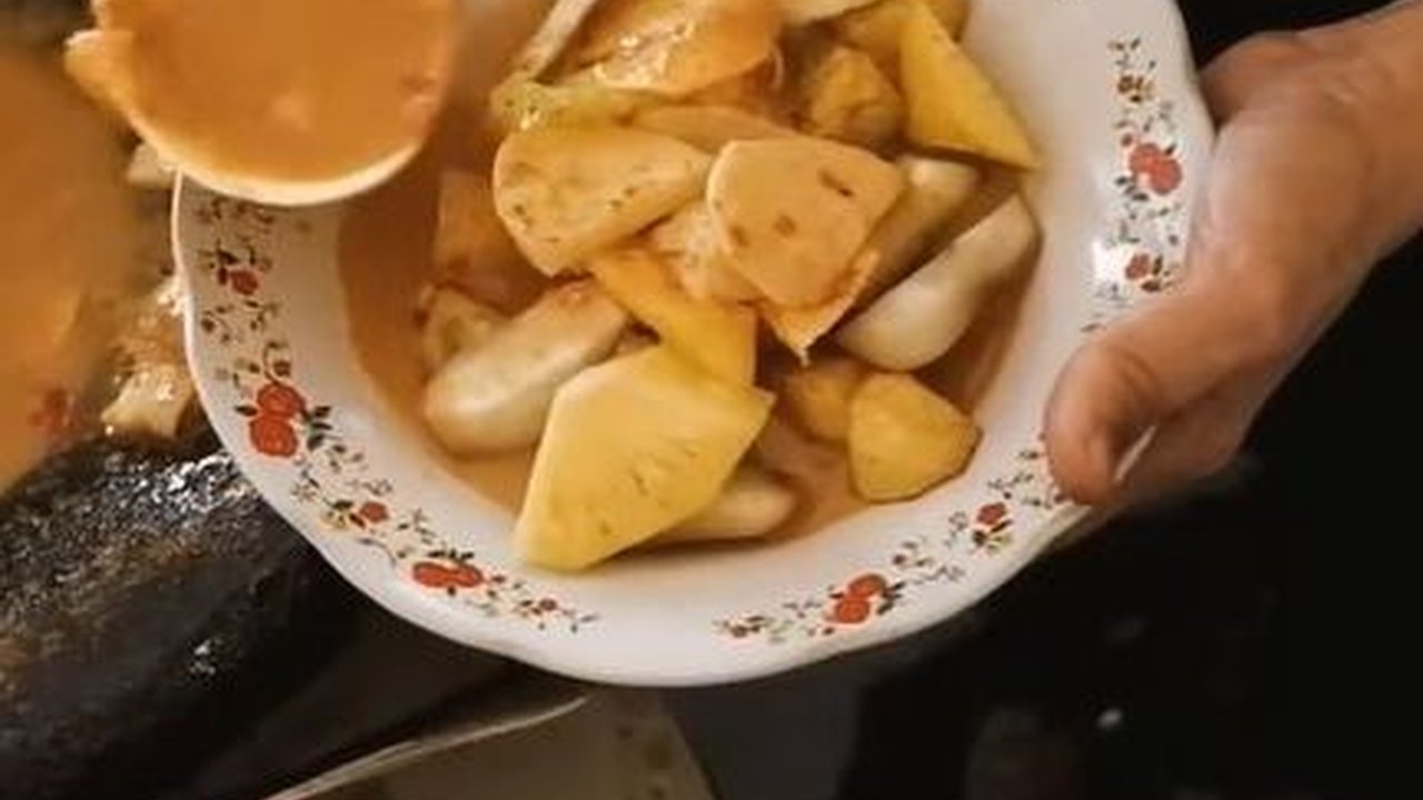 Bikin Ngiler, Rekuh Jadi Rujak Unik Khas Cianjur dengan Isian Buah sampai Tahu Goreng