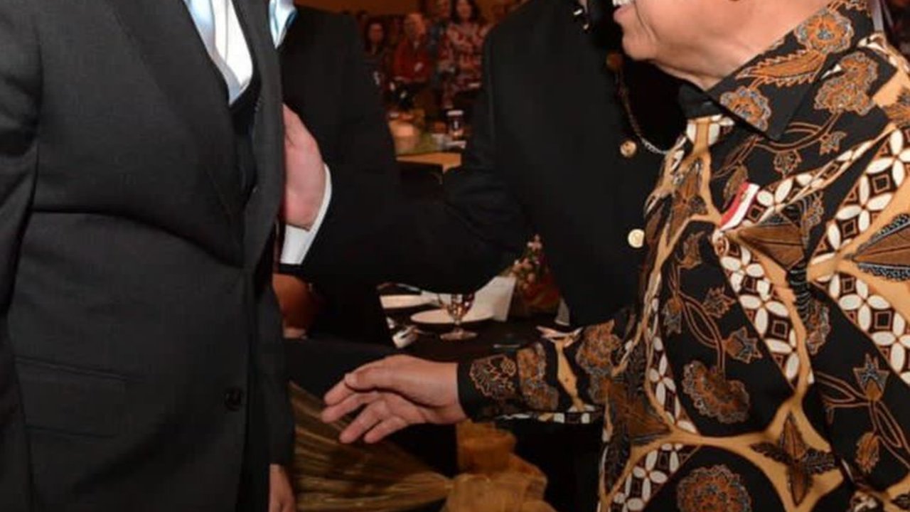 Momen Wapres Maruf Amin Ketemu Artis Korea Siwon Choi di KTT Asean