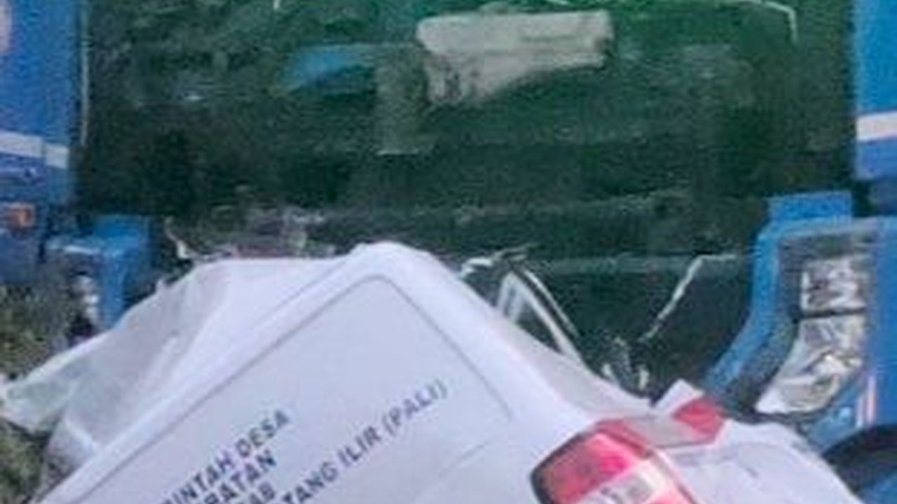 Truk Tangki Tabrak Ambulans Pembawa Jenazah di Muara Enim, 3 Orang Tewas