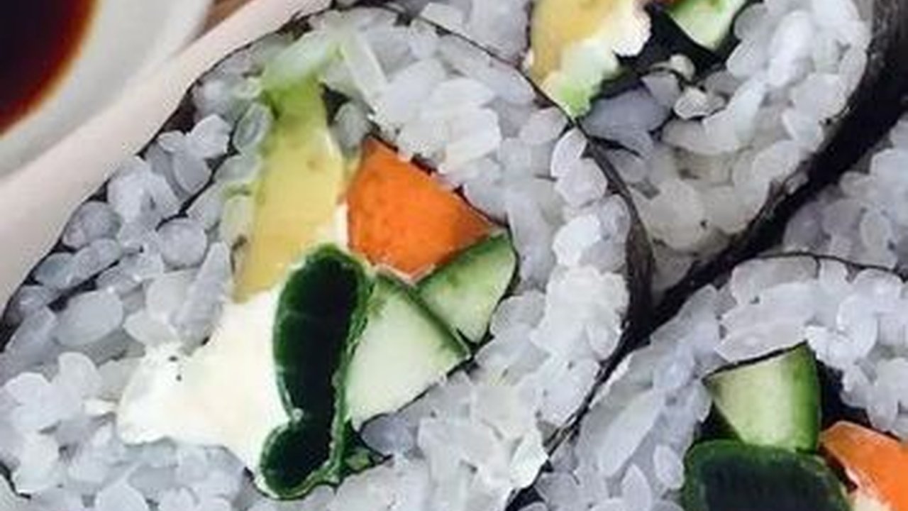 5 Resep Sushi Ala Rumahan & Mudah Dibuat, Tonjolkan Cita Rasa Otentik yang Lezat