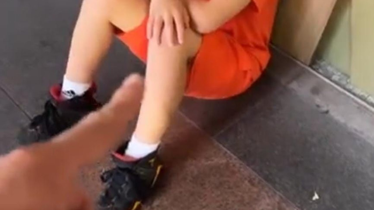 Si Ganteng Rafathar Ngemper saat Liburan di Singapura, Vibes Anak ''Sultan Masih Terasa