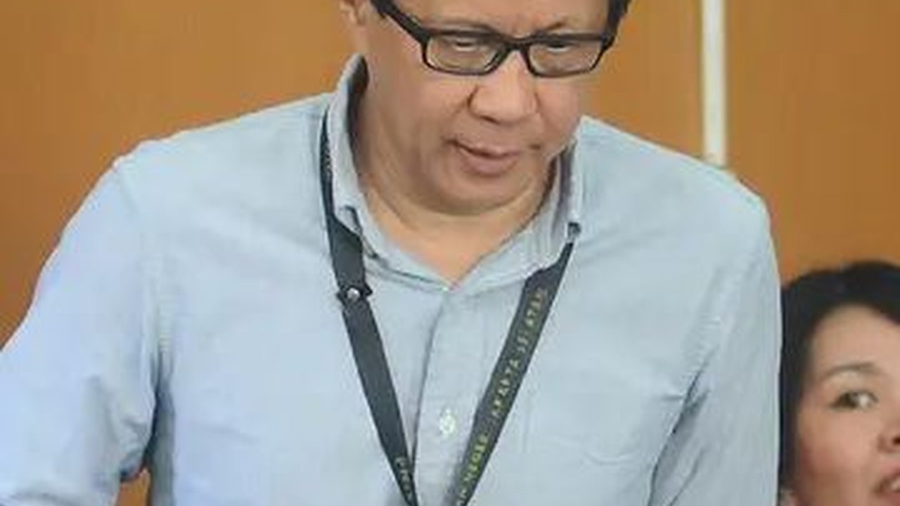 Massa Adang Rocky Gerung di Mabes Polri: Jangan Jadi Pengecut Kau