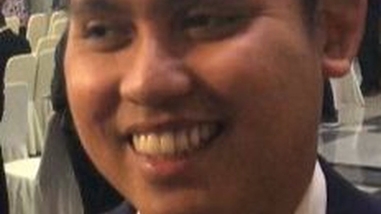 Ekspresi Kocak Bupati Dico Dapat Hadiah 'Spesial' dari Gibran: Saya Balas Lebih Nyeleneh