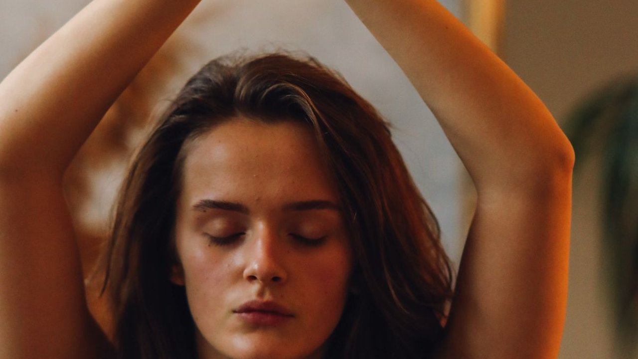 6 Gerakan Mudah dan Sederhana untuk Meningkatkan Keseimbangan dan Mengencangkan Perut