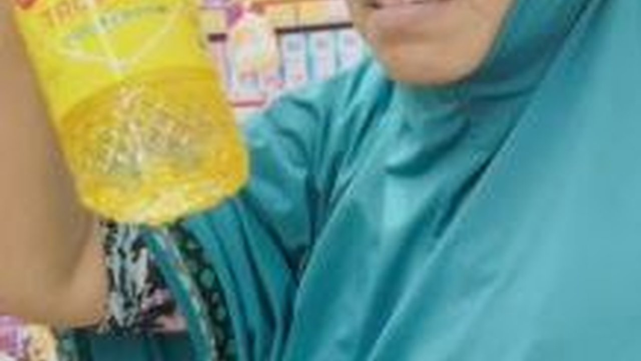 Momen Haru Seorang Ibu Minta Izin Setiap Belanja ke Sang Anak 'Dek Ibu Ambil Ini Boleh Gak'
