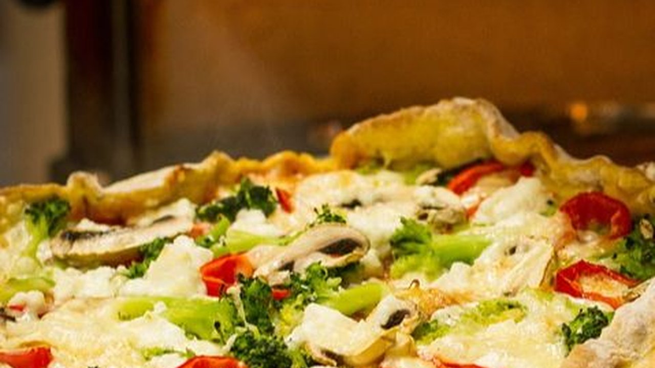 Cara Membuat Pizza dengan Oven Rumahan yang Paling Mudah, Praktis Anti Ribet