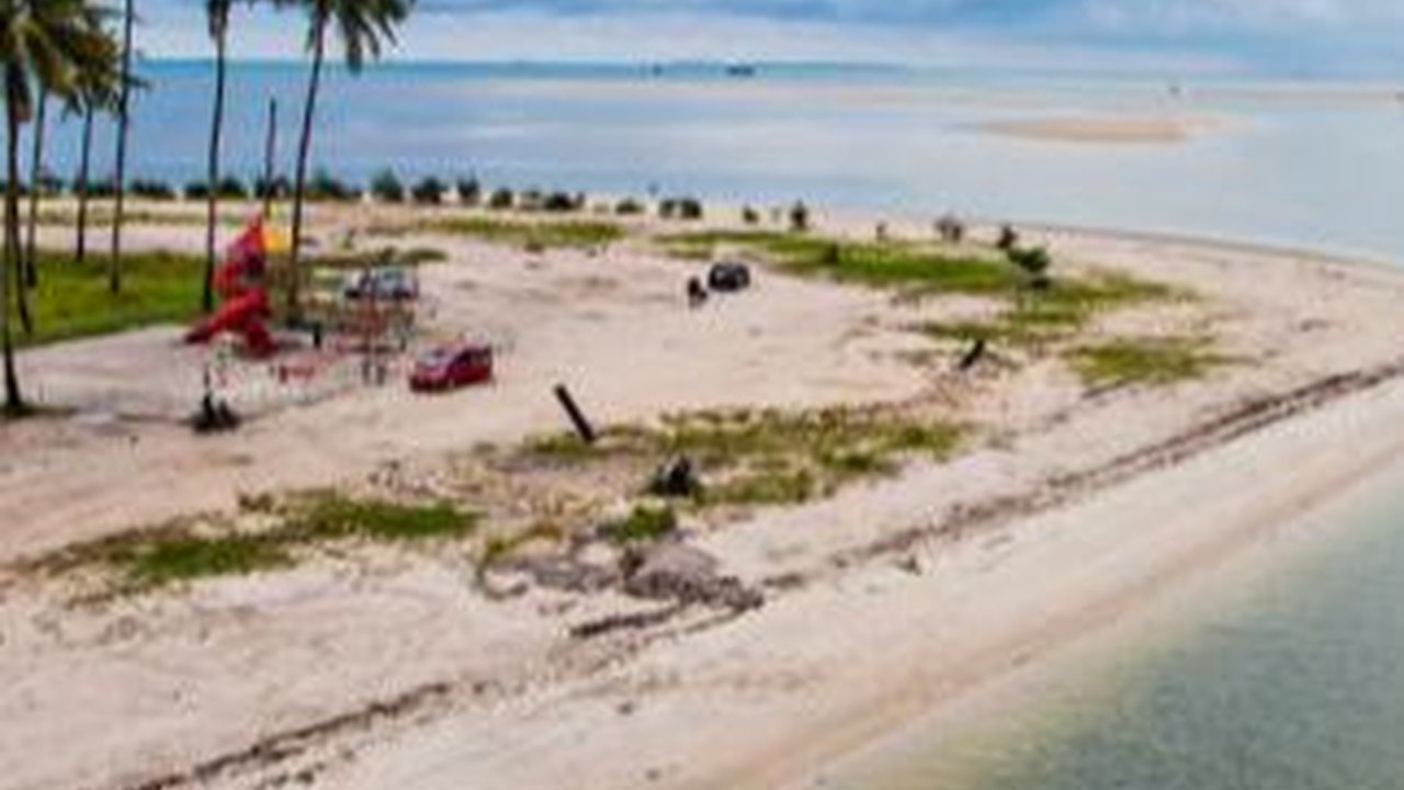 Mengunjungi Pantai Pasir Padi, Pesona Hamparan Pasir Putih di Bangka Belitung