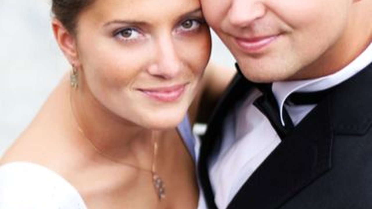 70 Kata-Kata Ucapan Happy Wedding Paling Berkesan & Beri Pesan Mendalam