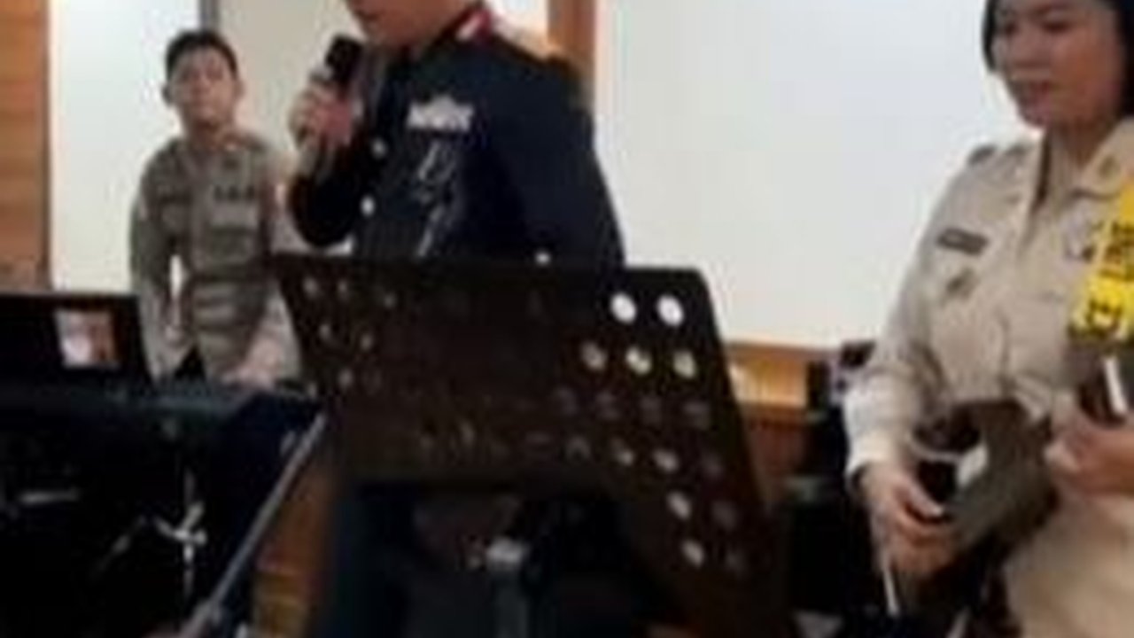 Merdu Banget, Suara Jenderal Polisi ini saat Bernyanyi Luar Biasa, Sosoknya Langsung Jadi Sorotan