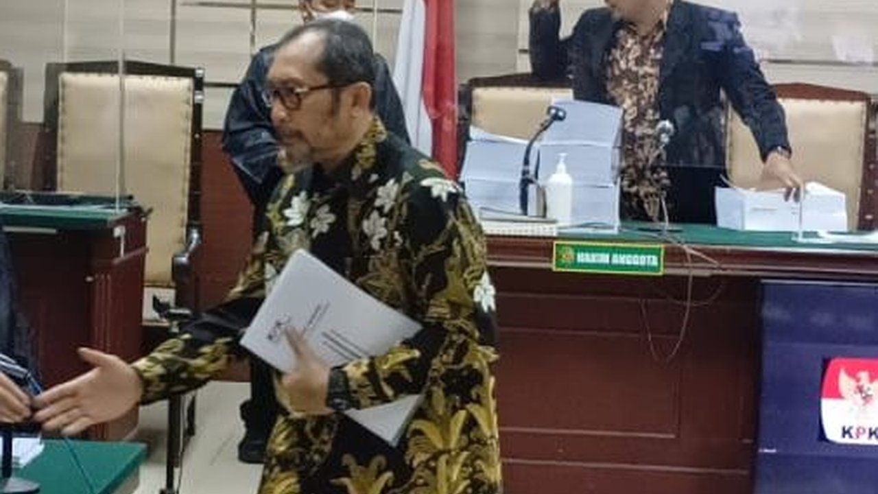 Korupsi Dana Hibah, Politikus Golkar Ini Terdiam Usai Dituntut 12 Tahun Penjara