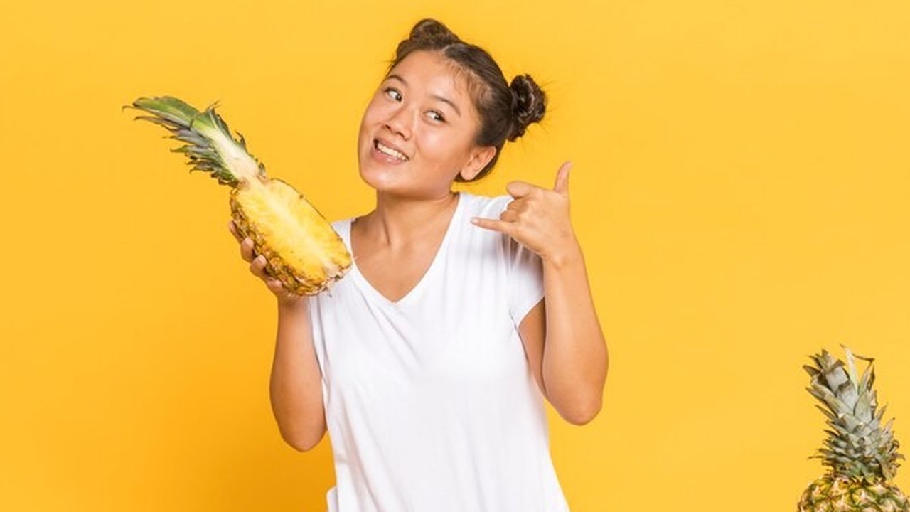 Ilustrasi Makan Buah