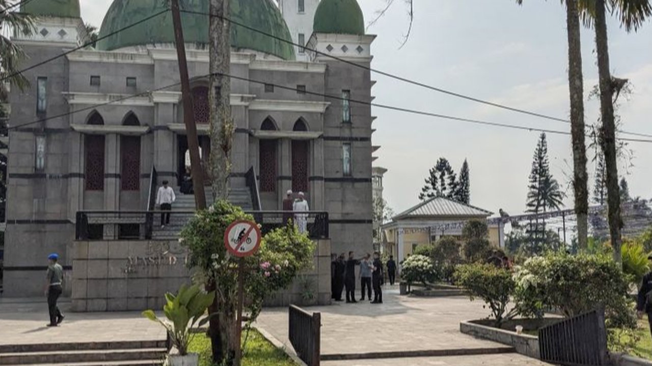 Jenazah Hamzah Haz Dimakamkan di Sebelah Pusara Istri di Puncak Bogor