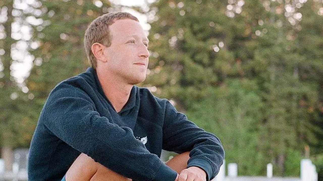 Gaya Meja Kerja Mark Zuckerberg Viral Curi Perhatian, Teknologi Ini Jadi Penyebabnya