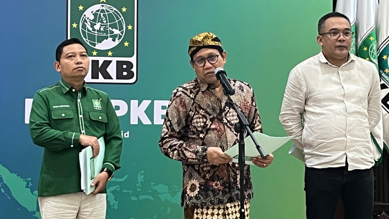 Ketua Desk Pilkada PKB Abdul Halim Iskandar di DPP PKB, Jakarta Pusat, Senin (3/6/2024). (Liputan6.com/ Winda Nelfira)