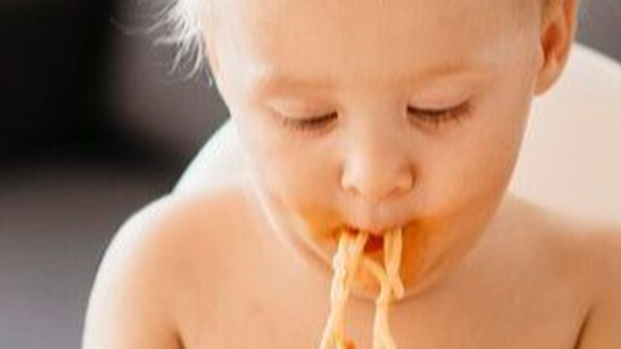 Ilustrasi Anak Makan