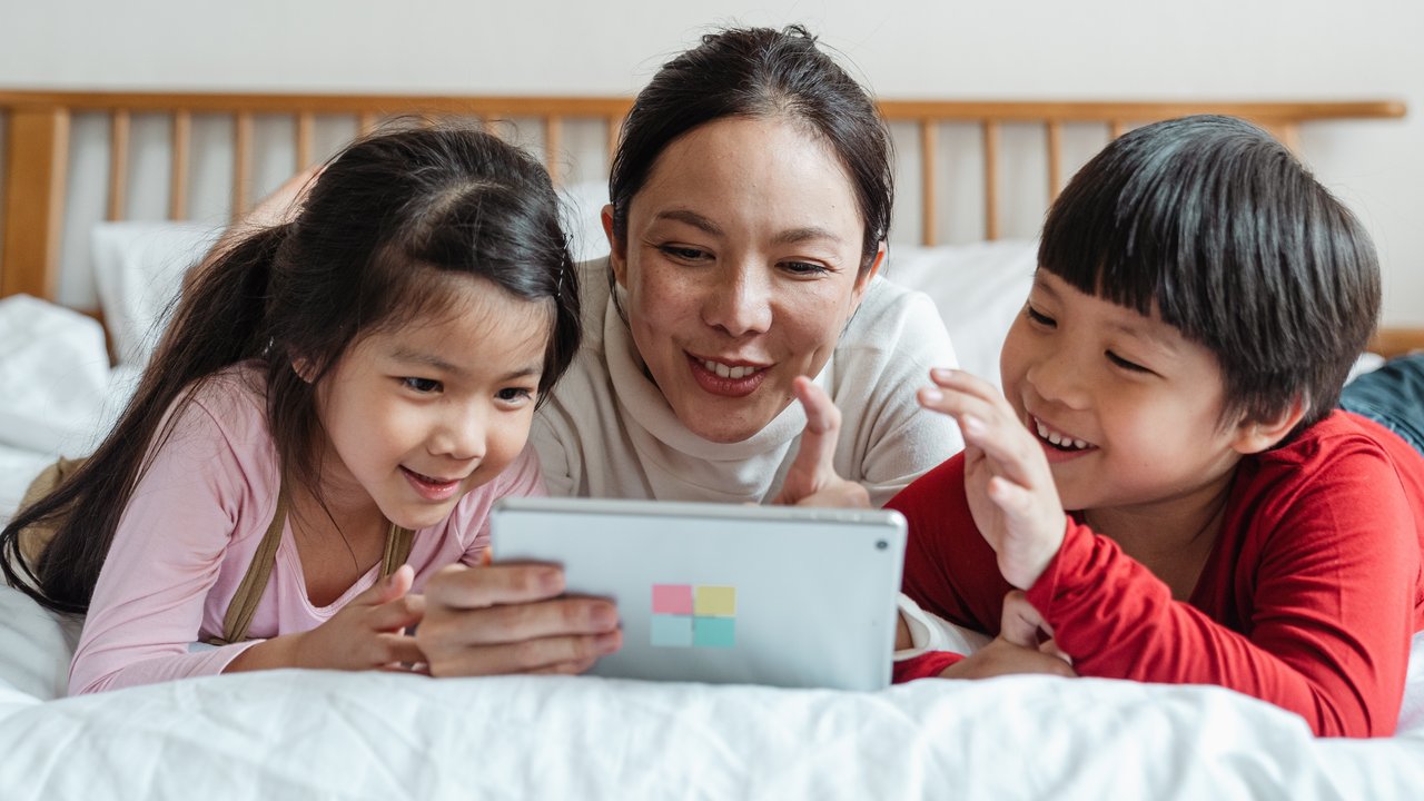 Ketahui Batas Waktu Anak Main Gadget, Ternyata Ini Dampaknya Jika Berlebihan