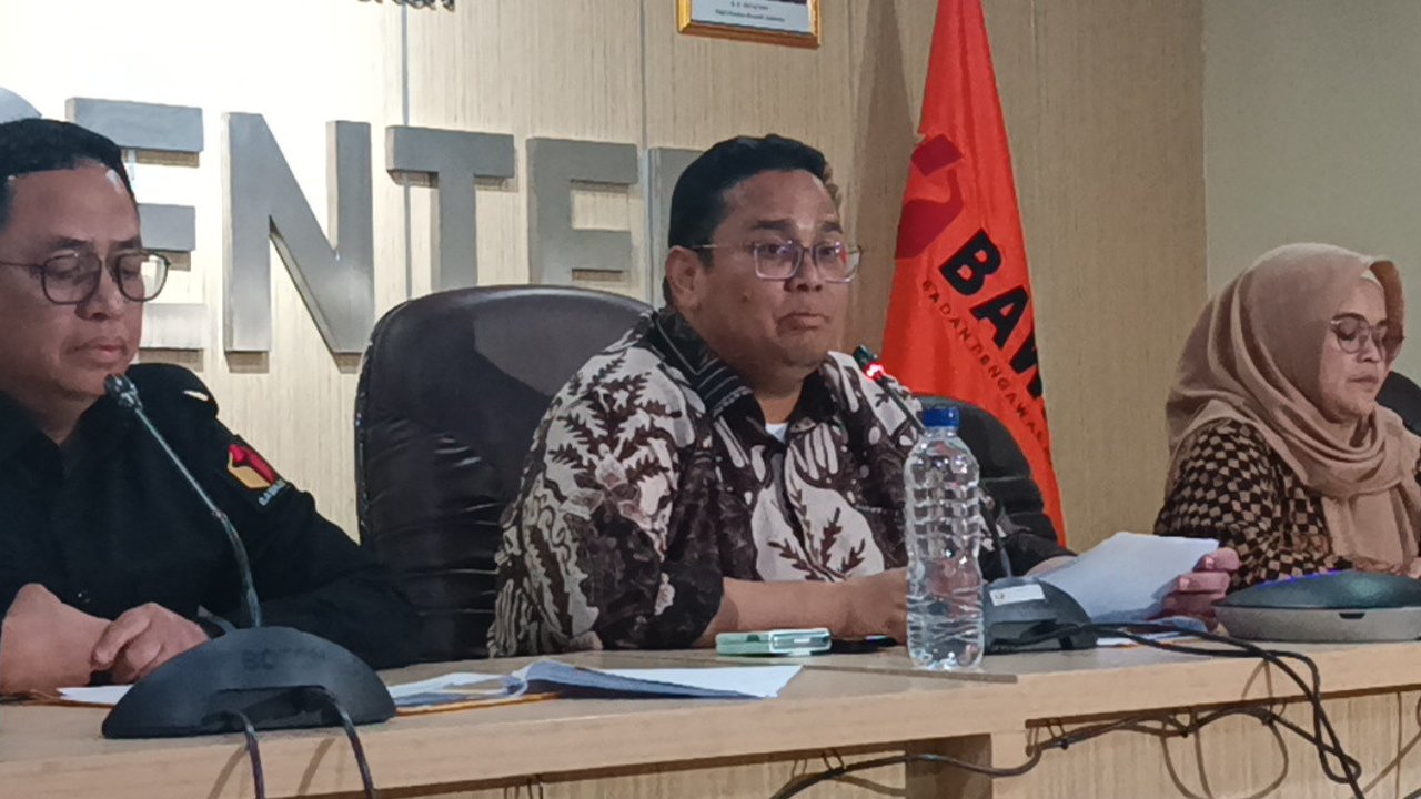 Ketua Bawaslu RI Rahmat Bagja dalam konferensi pers di Kantor Bawaslu, Jakarta, Selasa (19/12/2023). (Merdeka.com/ Nur Habibie)