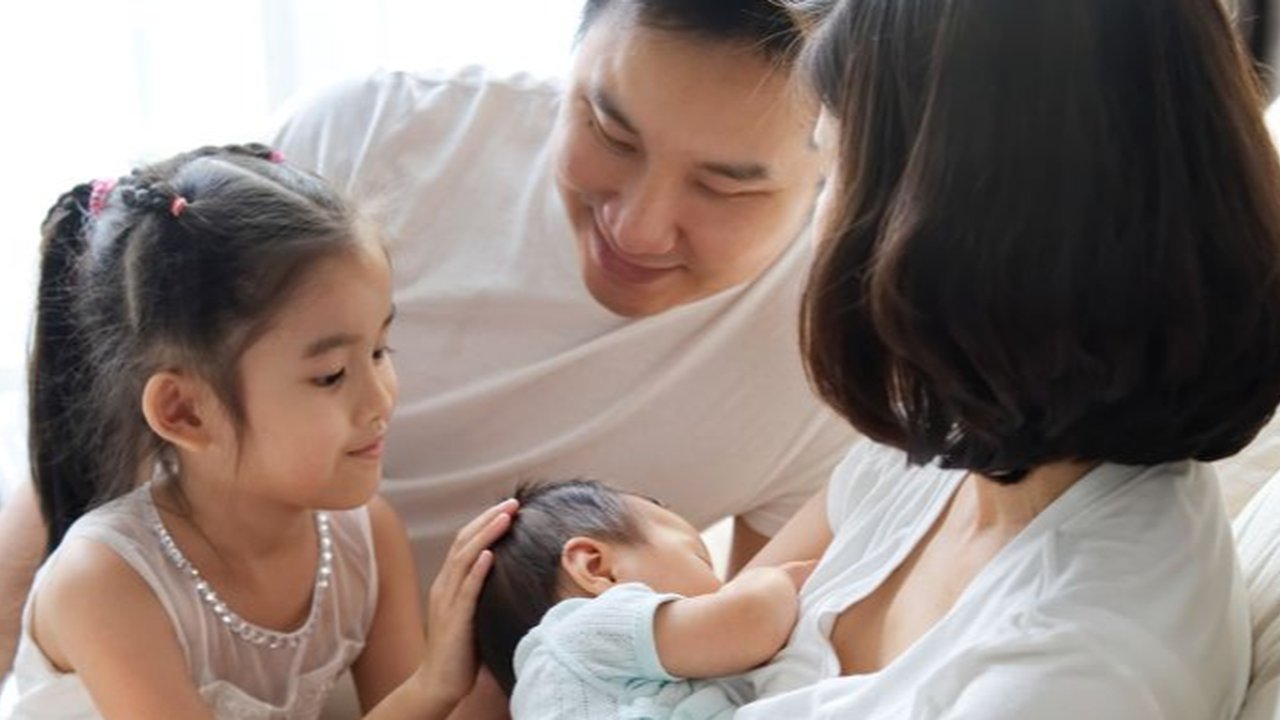 Bagi ibu yang menyusui seringkali mengalami sakit kepala yang bisa menyerang kapan saja.