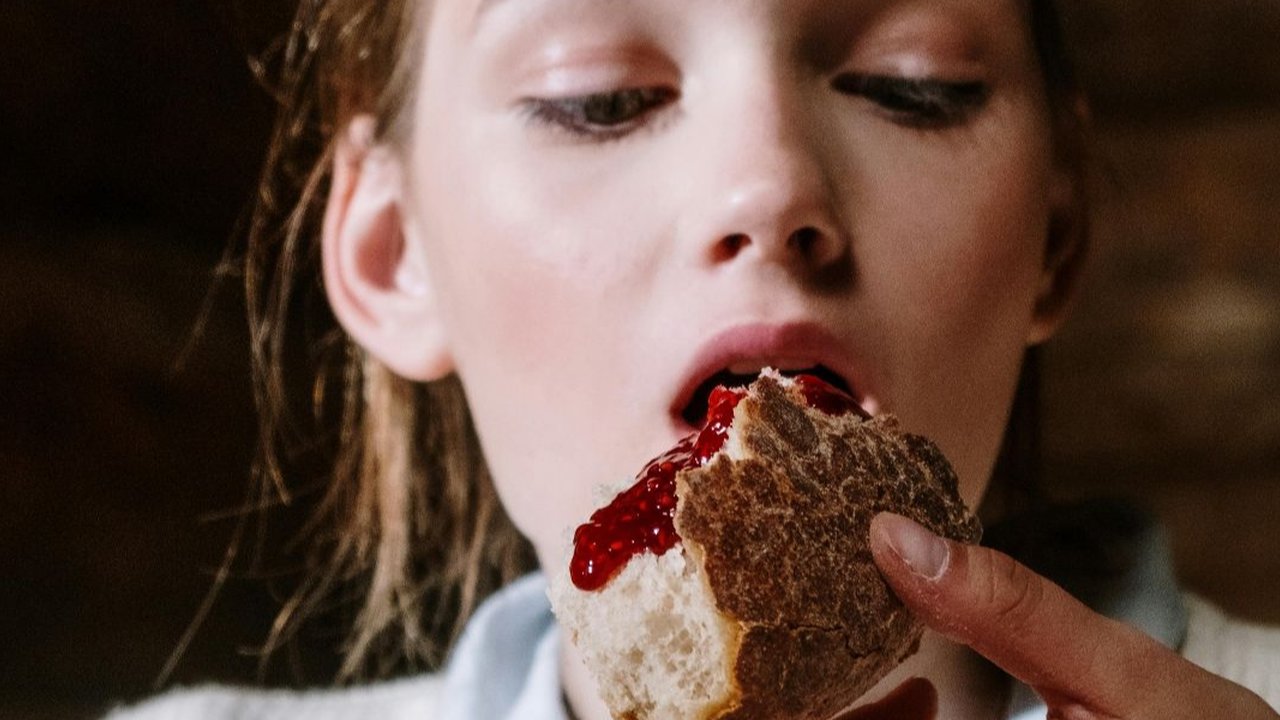 Bikin Roti Sosis Gurih Cukup dengan Air Fryer untuk Ide Sarapan Sehat