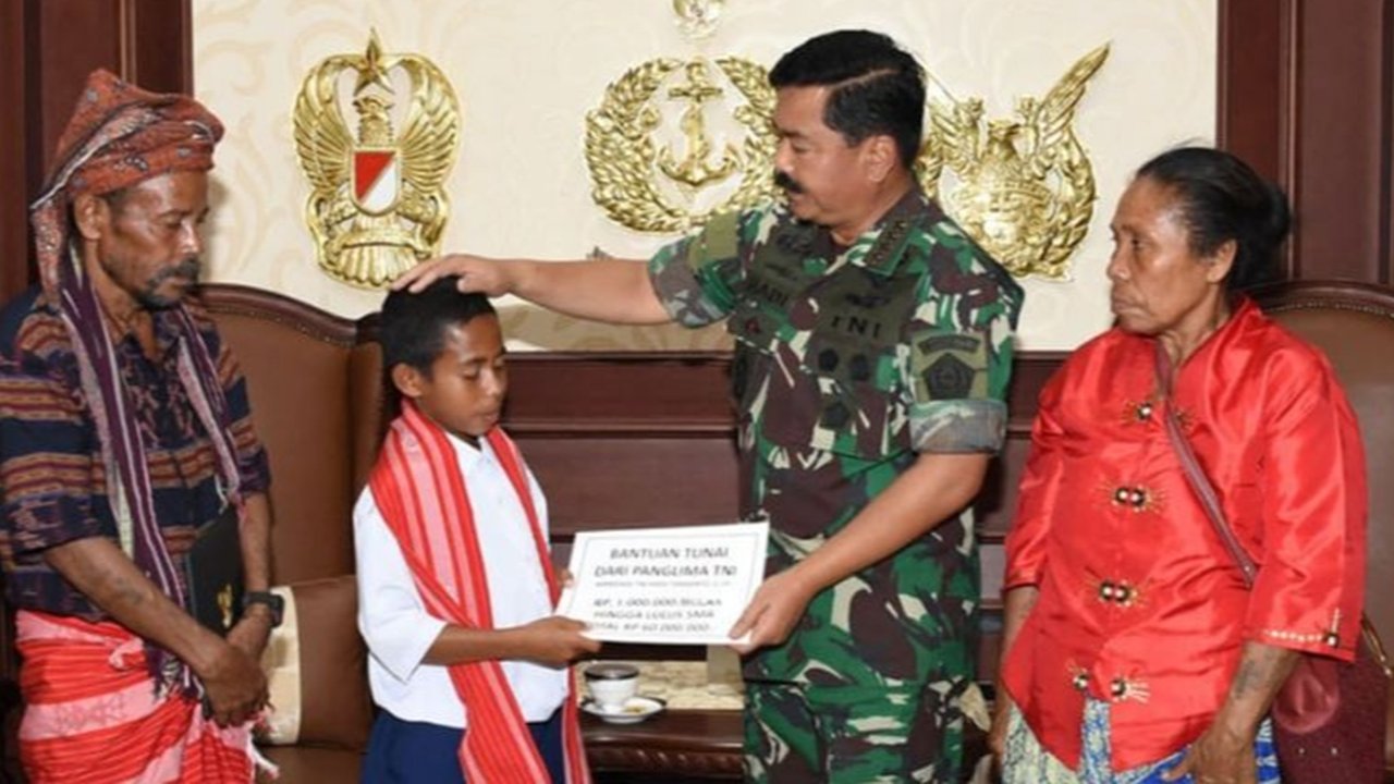 Joni bersama Panglima TNI Hadi