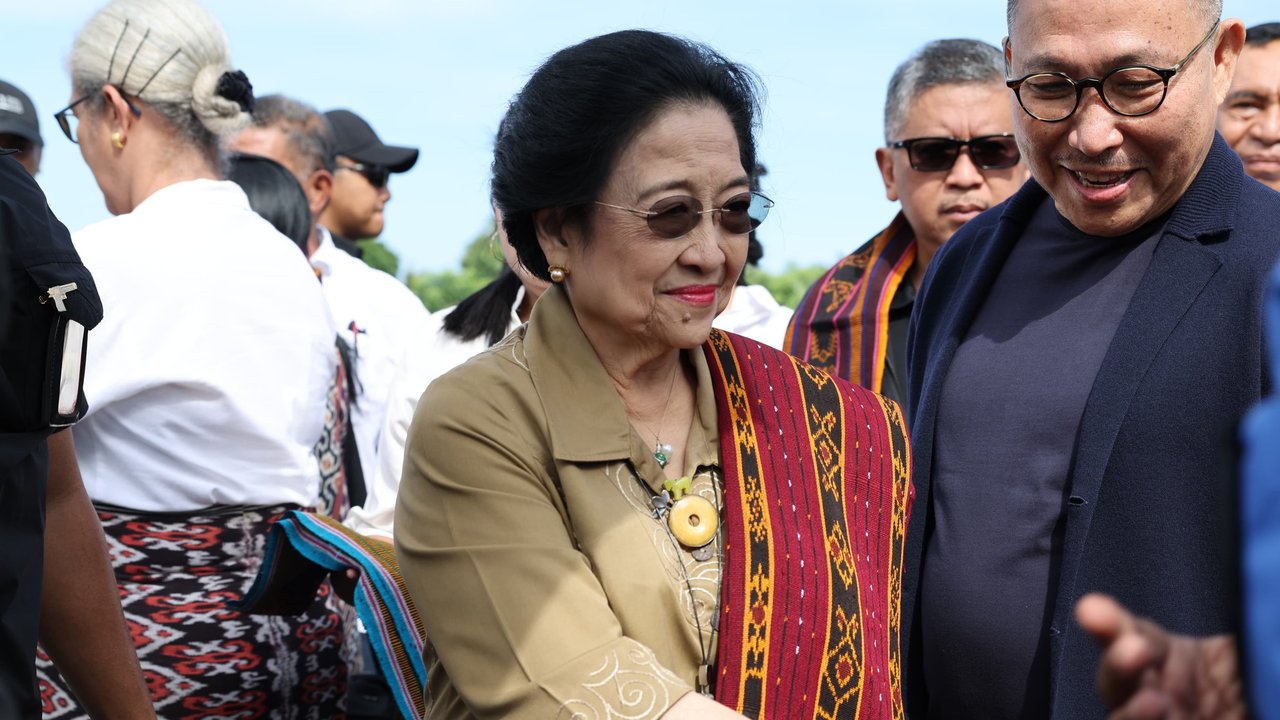 <p>Ketua Umum PDIP Megawati Soekarnoputri memimpin rapat koordinasi yang dihadiri para pengurus pusat, kepala daerah-wakil kepala daerah, dan kader utama di Gedung Sekolah Partai di Lenteng Agung, Jakarta Pusat, pada Jumat (26/4/2024) (Istimewa)</p>