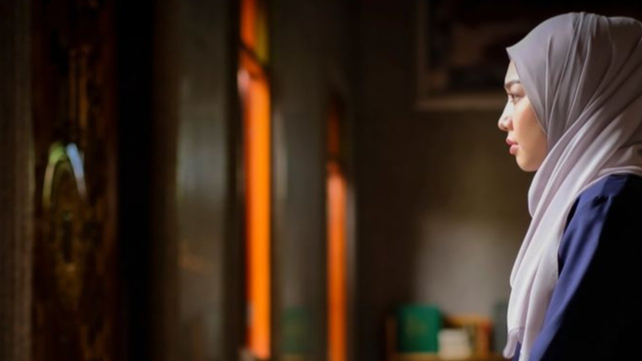 Bacaan niat sholat gaib dalam bahasa Arab, latin, dan artinya.